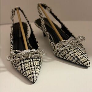 BCBGeneration Black and White Tweed Kitty Heels New Women’s Size 6 Medium